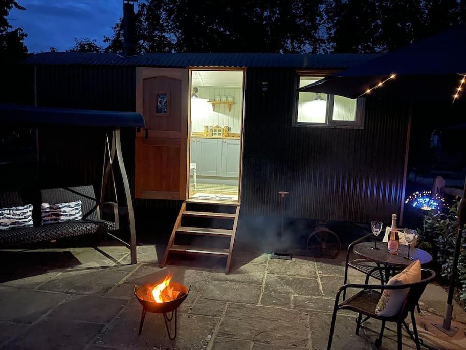 Forest View Shepherd Hut Ewhurst Екстериор снимка
