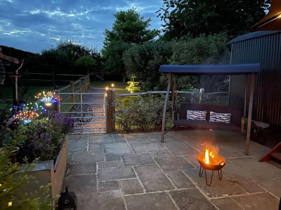 Forest View Shepherd Hut Ewhurst Екстериор снимка