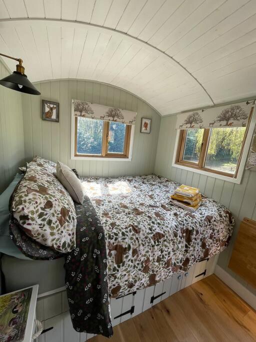 Forest View Shepherd Hut Ewhurst Екстериор снимка