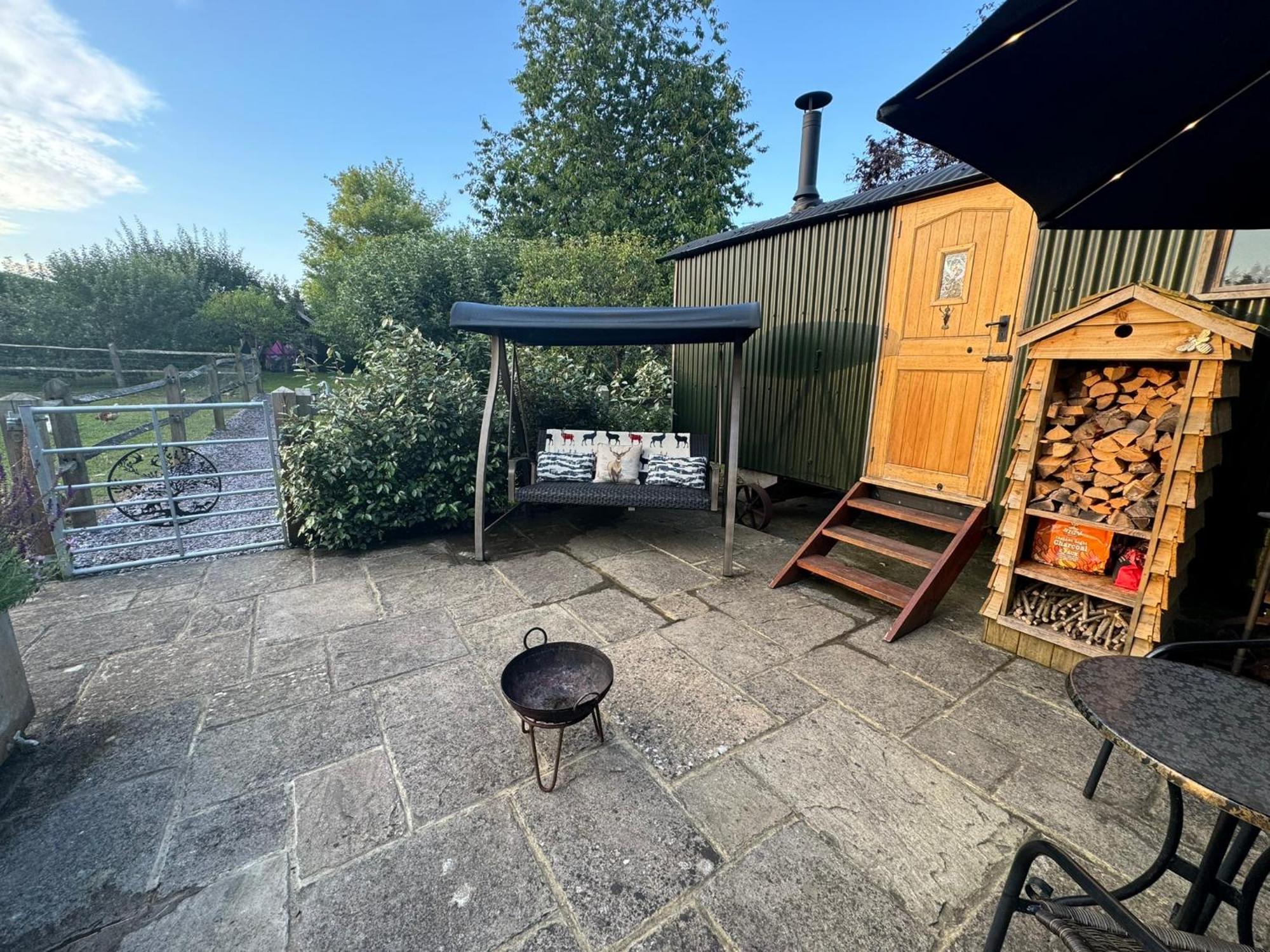 Forest View Shepherd Hut Ewhurst Екстериор снимка